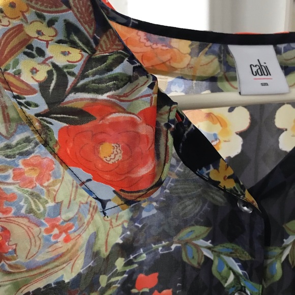 Intricate pattern blouse - Picture 5 of 6